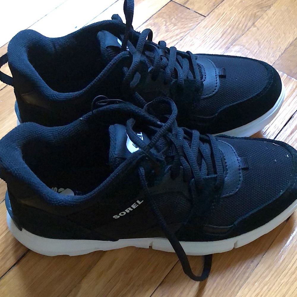 Worn twice - Sorel Black Explorer Sneaker II - Size 8